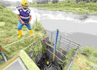 Hadapi Kemarau, PERUMDAM TKR Kerahkan Alat Berat Keruk Lumpur di Intake IPA Gading Serpong